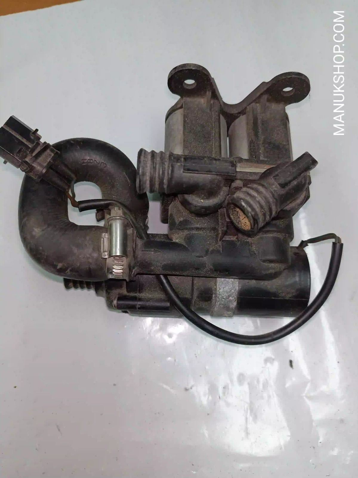 Wasserventil Heizungsventil BMW 5 E34 1382299 1 382 29 1147412042  1 147 412 042