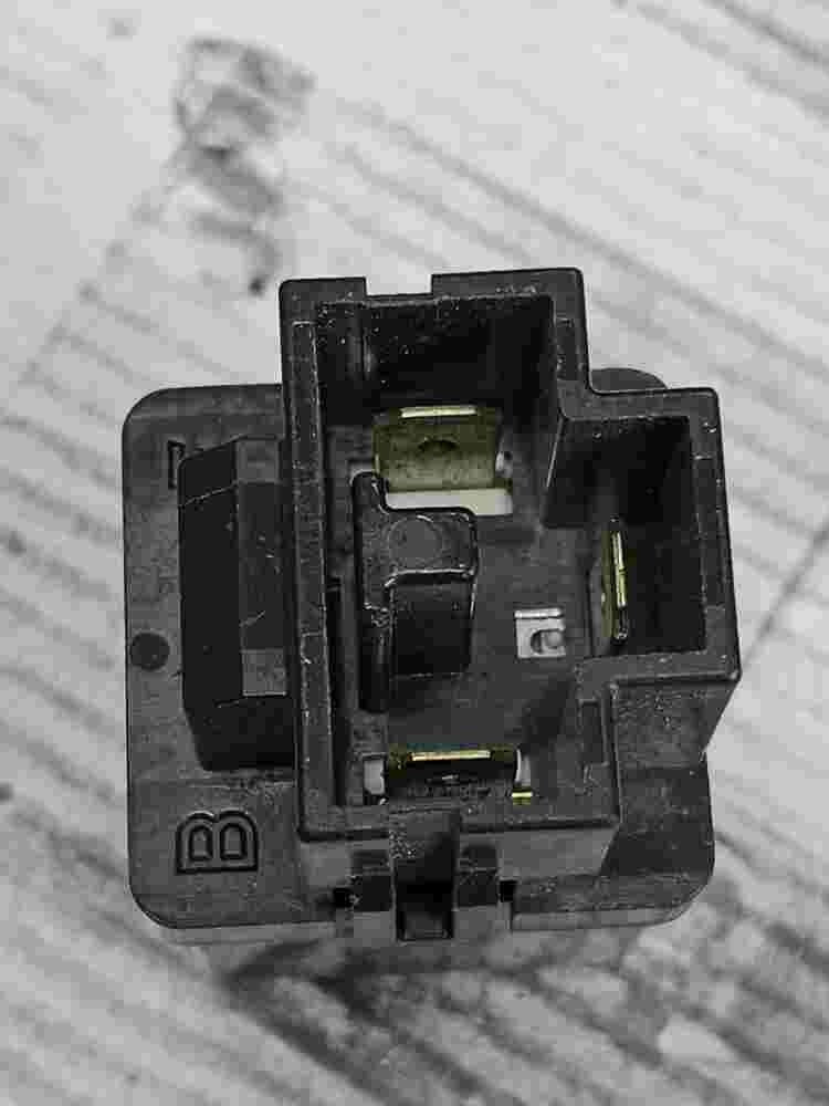 Blinkrelais Toyota 4 Runner Camry Corolla Celica T19 8198012110 1665000640