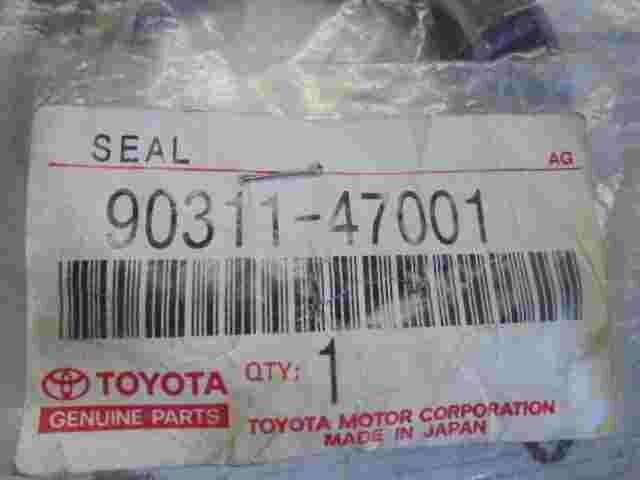 1 stuck Oil Seal  Toyota Land Cruiser Prado 9031147001 90311-47001