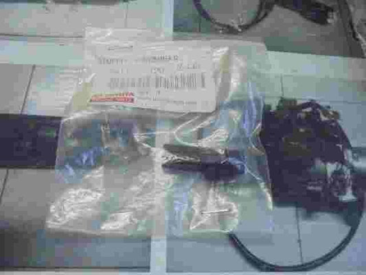 Stopper Windshield / Toyota Lexus IS 200T Camry 5611530120 56115-30120