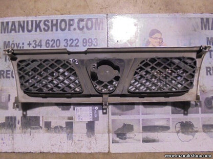 Frontgrill Grill Kühlergrill Nissan Terrano Ford Maverick II 623107F 1966I01
