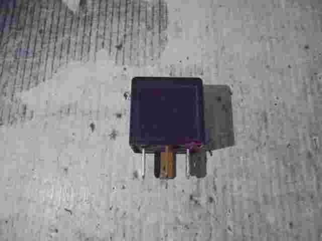 Relais Iveco Daily 35-40 V23134B1C212 SIEMENS V23134-B1-C212