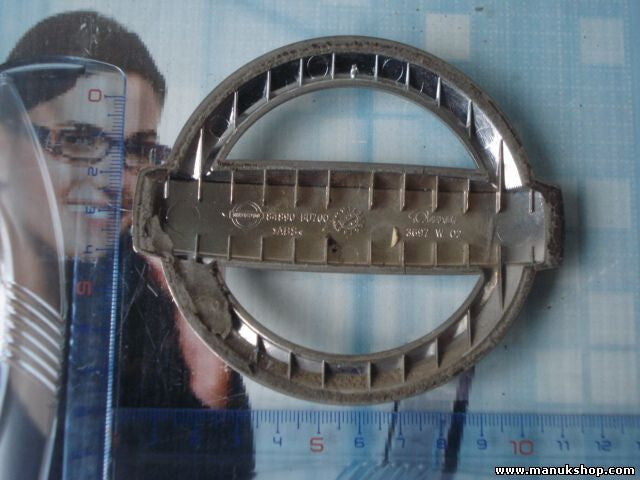 Emblem Logo hinten Nissan Almera Tino 84890BU700 84890 BU700