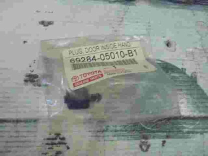 Plug Door Inside Hand  Toyota Avensis T220 6928405010B1 69284-05010-B1