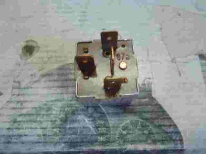 Kraftstoffpumpenrelais VW Transporter T4 Golf 3 Audi A6 C5 4B Nr.38  191906383A