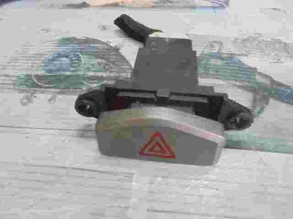 Warnblinkschalter  Kia Carens I / II (FJ) 612W17020