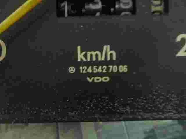 Tachometer Mercedes-Benz E-Klasse W124 VDO 1245427006 124 542 70 06 Km 421539