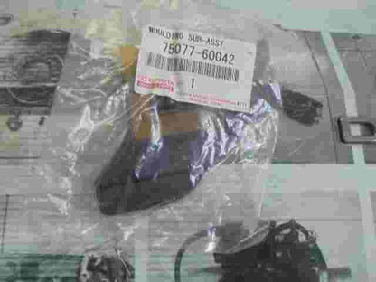 Sub Assembly Rear Door Molding  Toyota Land Cruiser 120 Prado 7507760042