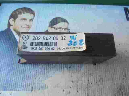 Steuergerät Lampenkontrolle  Mercedes-Benz W202 2025420532 HELLA 5KG00709902