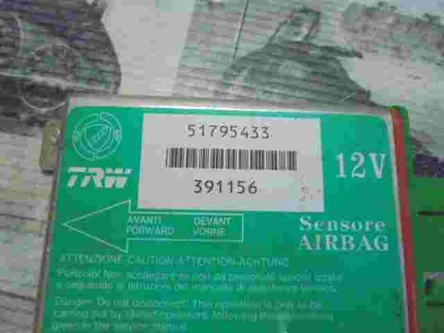 Airbagsensor Airbagsteuergerät Fiat Grande Punto 199 51795433 0051795433 391156