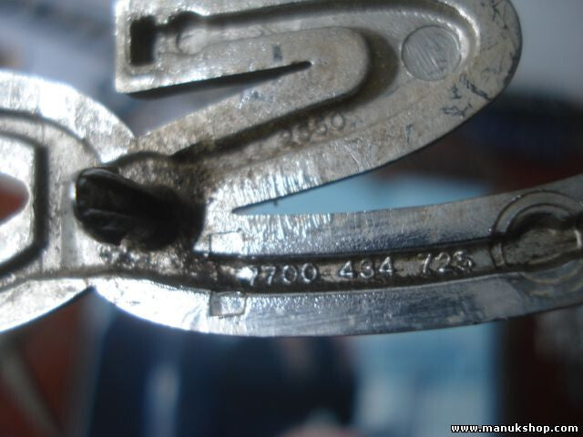 Emblem Logo hinten Renault Scenic 7700434725 15 cm.