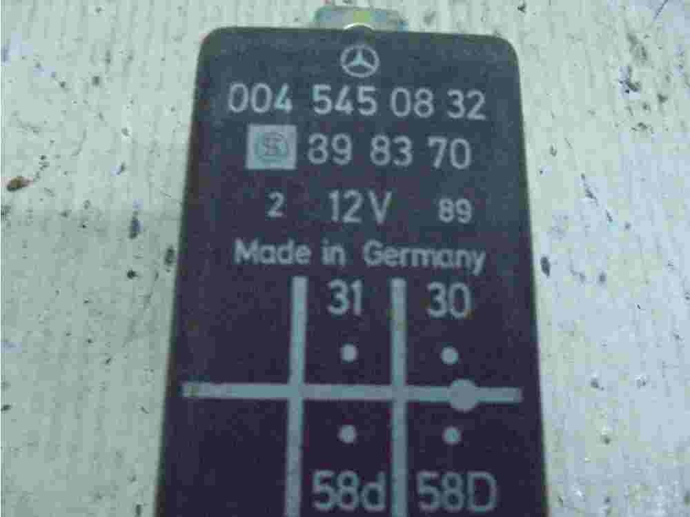 Relais Mercedes-Benz E W124 0045450832 004 545 08 32 898370 89 83 70