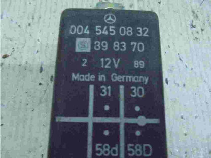 Relais Mercedes-Benz E W124 0045450832 004 545 08 32 898370 89 83 70