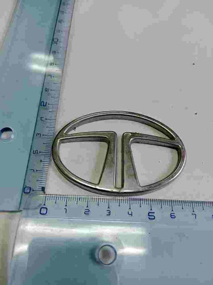 Emblem Tata Safari 6.5.cm
