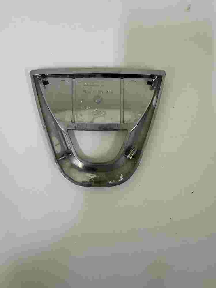 Emblem Logo hinten  / Dacia Logan Sandero 2004-2017 8200811906A
