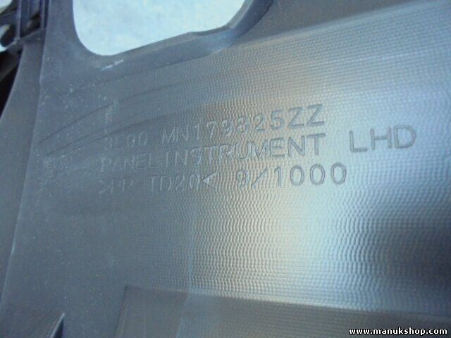 Armaturenbrett Mitsubishi L200 2008 MN12365122 MN123651-22MN123651 22 3F00 3E00