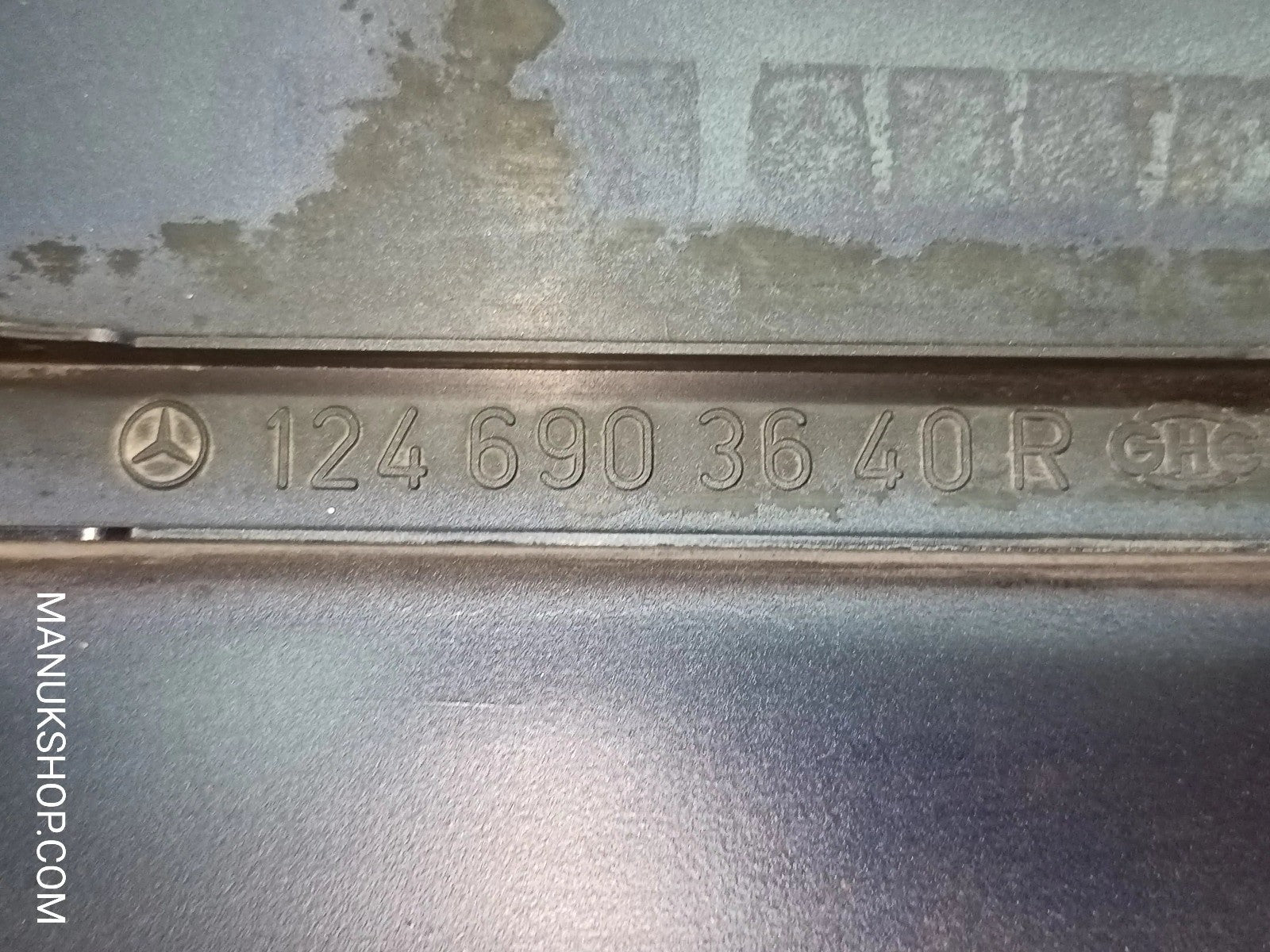 Leiste Zierleiste Kotflügel rechts Mercedes-Benz W124 1246903640 R 124 690 36 40