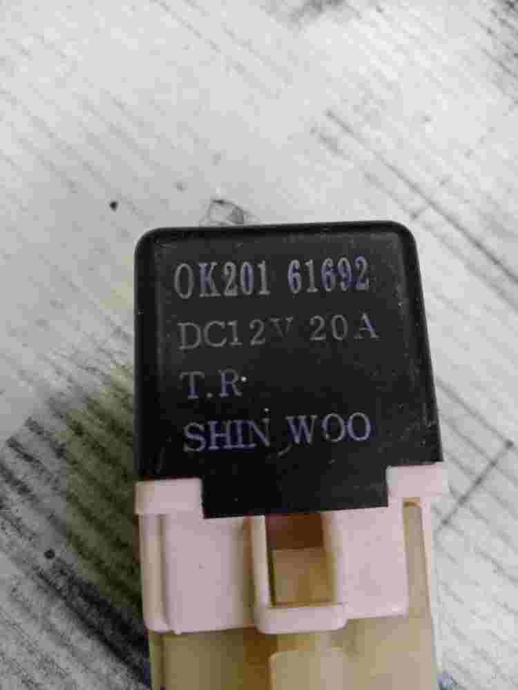 Relais Klimaanlage Kia Sephia 0K2061692  OK201 61692 DC12V20A  T.R SHIN WOO