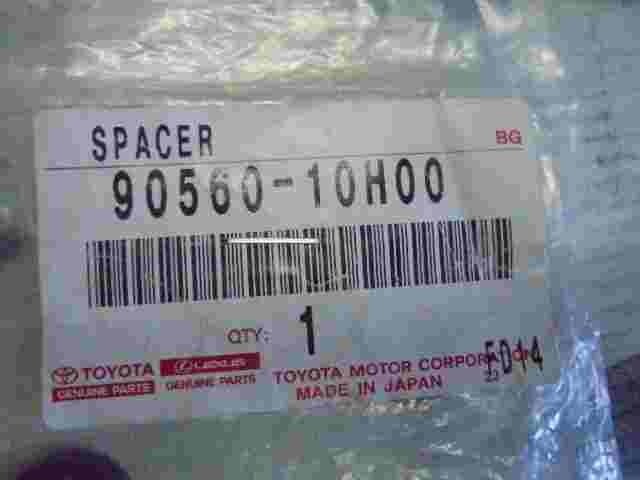 1 stuck Spacer  Toyota 4Runner Camry Lexus IS 300 9056010H00 90560-10H00