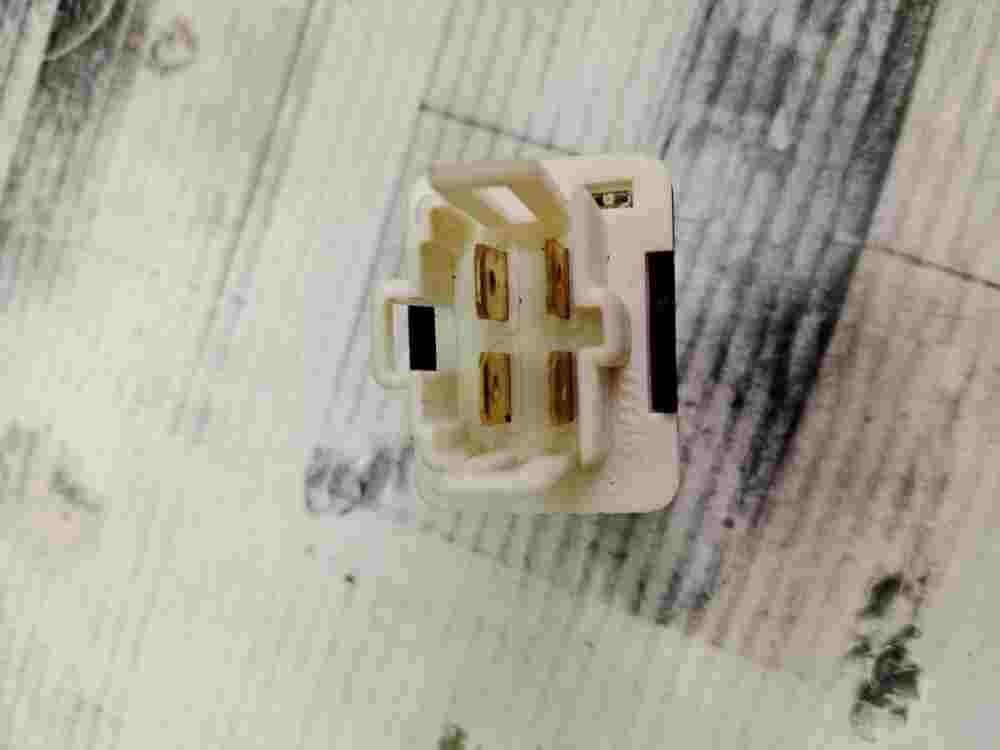 Relais Klimaanlage Kia Sephia 0K20161691 0K201-61691 0K201 61691 DC12V30A