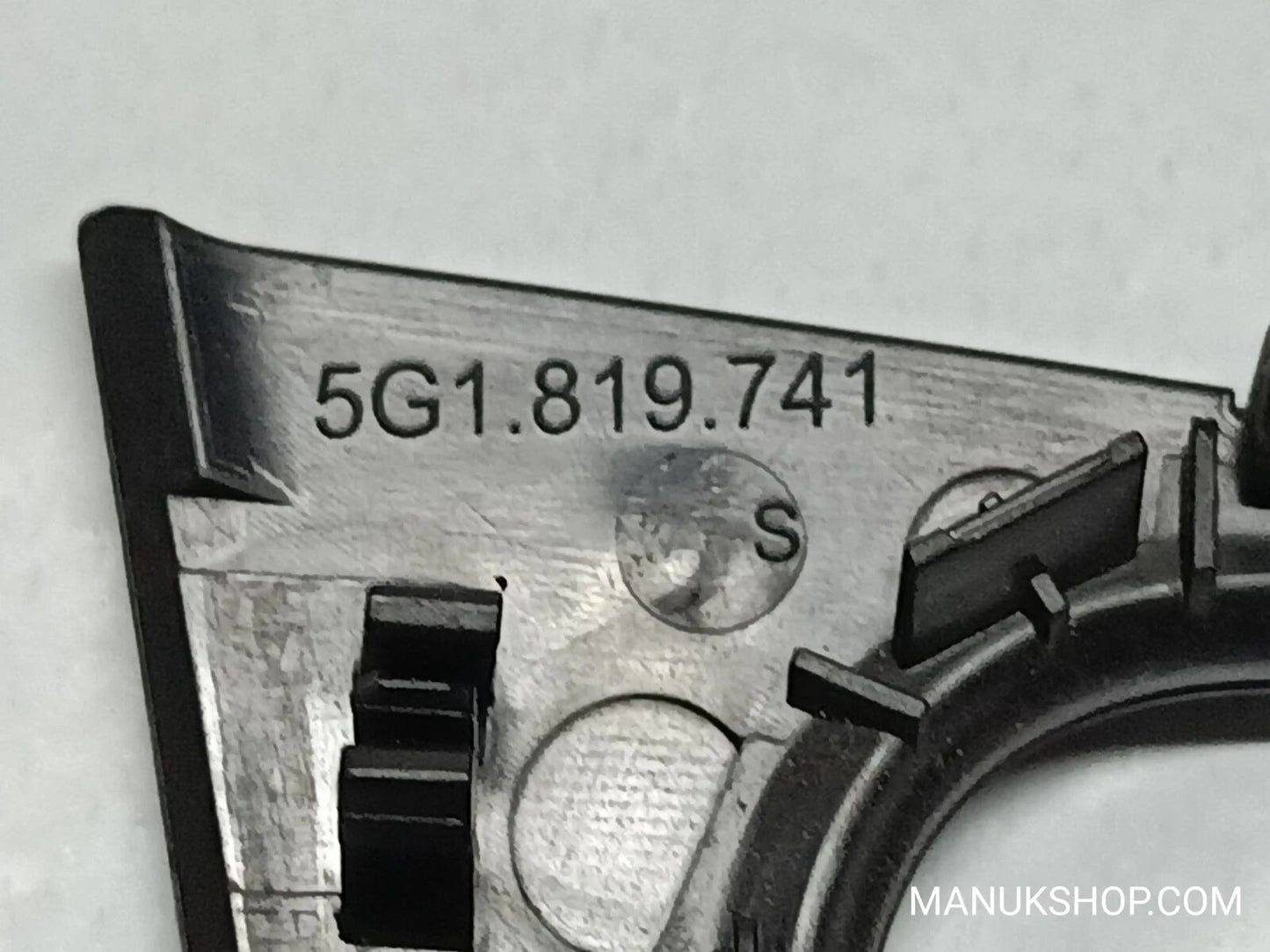 Armaturenbrett Zierleiste  VW Volkswagen Golf VI 5G1819741 5G1.819.741