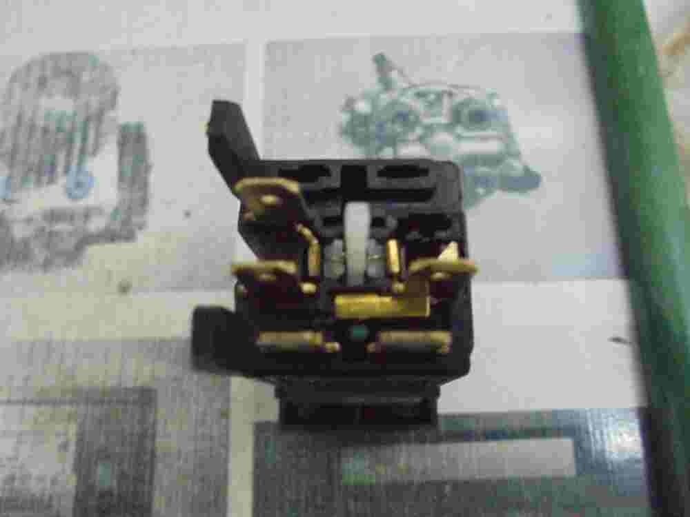 Nebelscheinwerfer Schalter Nissan Atleon 253709X001