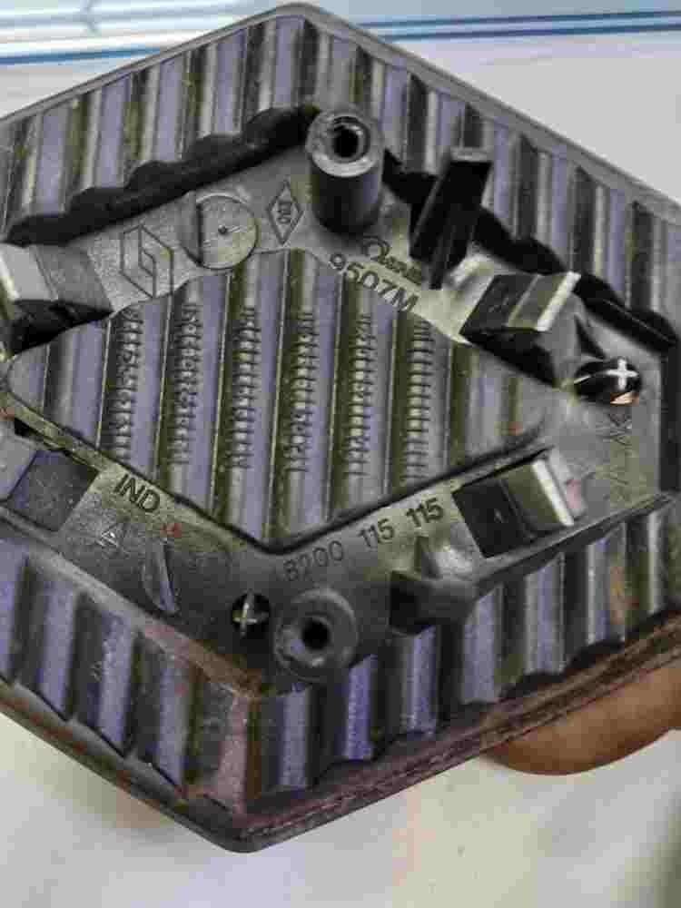Emblem Renault Megane Espace IV 8cm. 8200115115 8200 115 115 9507M