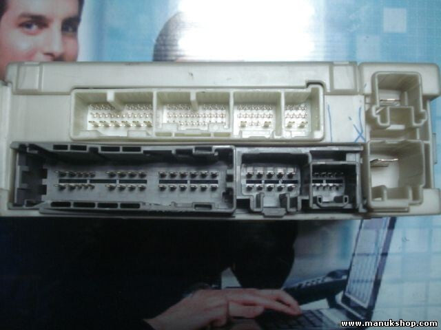 Sicherungskasten Dash Links Lexus 220D IS S-B 8273053050 7F19-0133 8267253060