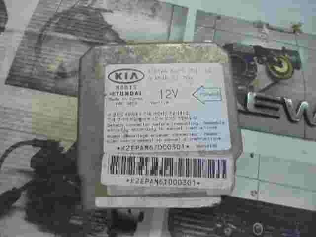 Airbagsensor Airbagsteuergerät Kia Sedona GQ 0K54B677F0 K2EPAM6T000301 Ver 1.0