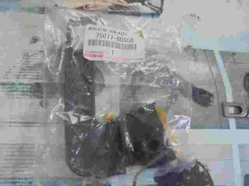 Moulding Sub-Assy  Toyota Land Cruiser Prado RH 7507760050 75077-60050