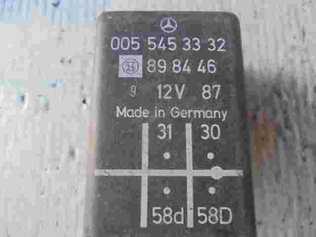 Lichtrelais Mercedes-Benz W126 0055453332 005 545 33 32 898446 89 84 46