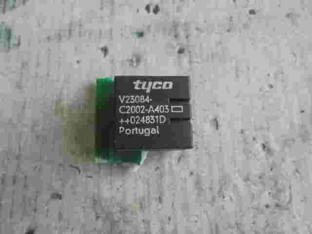 Relais BMW GM5 Tyco V23084C2002A403 V23084-C2002-A403 024831D