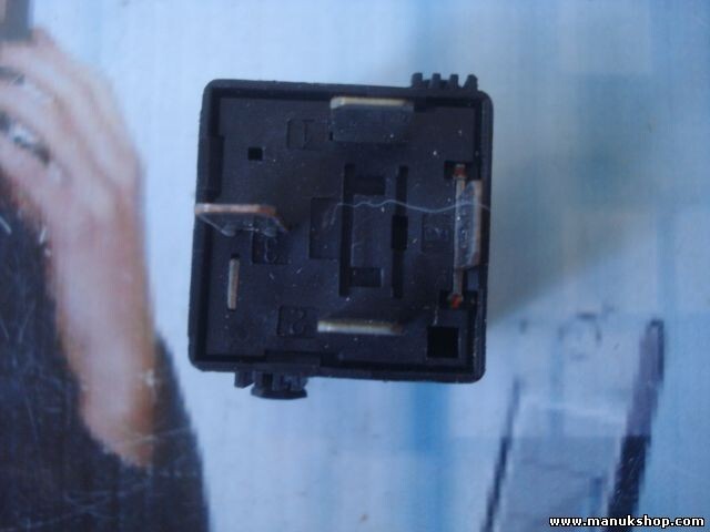 Relais Mercedes-Benz W202 C220 12V A0025421319 A 002 542 1319 HELLA 4RA00779100