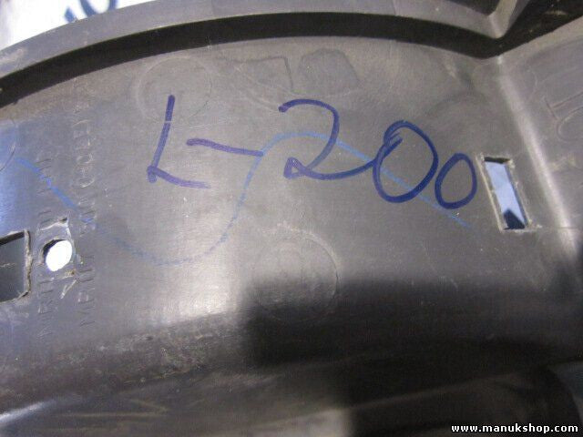 Mittelkonsole Mitsubishi L 200 2009 MR117501 MR117500 MR 117 500
