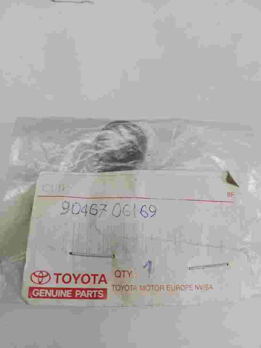 Clip Rear Spoiler  Toyota Corolla Avensis Camry GX460 LS400 9046706169 90467-0
