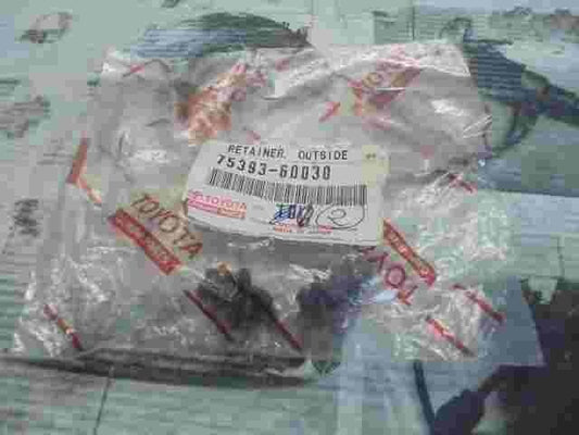 Retainer Outside  Toyota Land Cruiser 120 / 150 Prado 7539360030 75393-60030