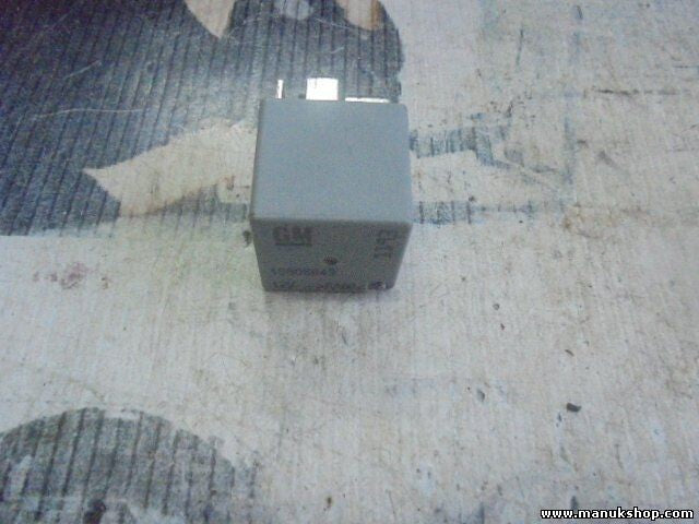 Relais Opel Astra J Zafira C 2010 GM 13306943 12VPA66 12V PA66
