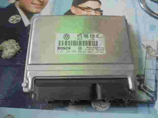 Motorsteuergerät VW Audi BENZIN V01 071906018AC 26SA0000 BOSCH 0261206508