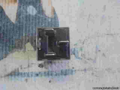 Relais Opel Astra J Zafira C 2010 GM 13306941 12VPA66GF45 12V PA66-GF45