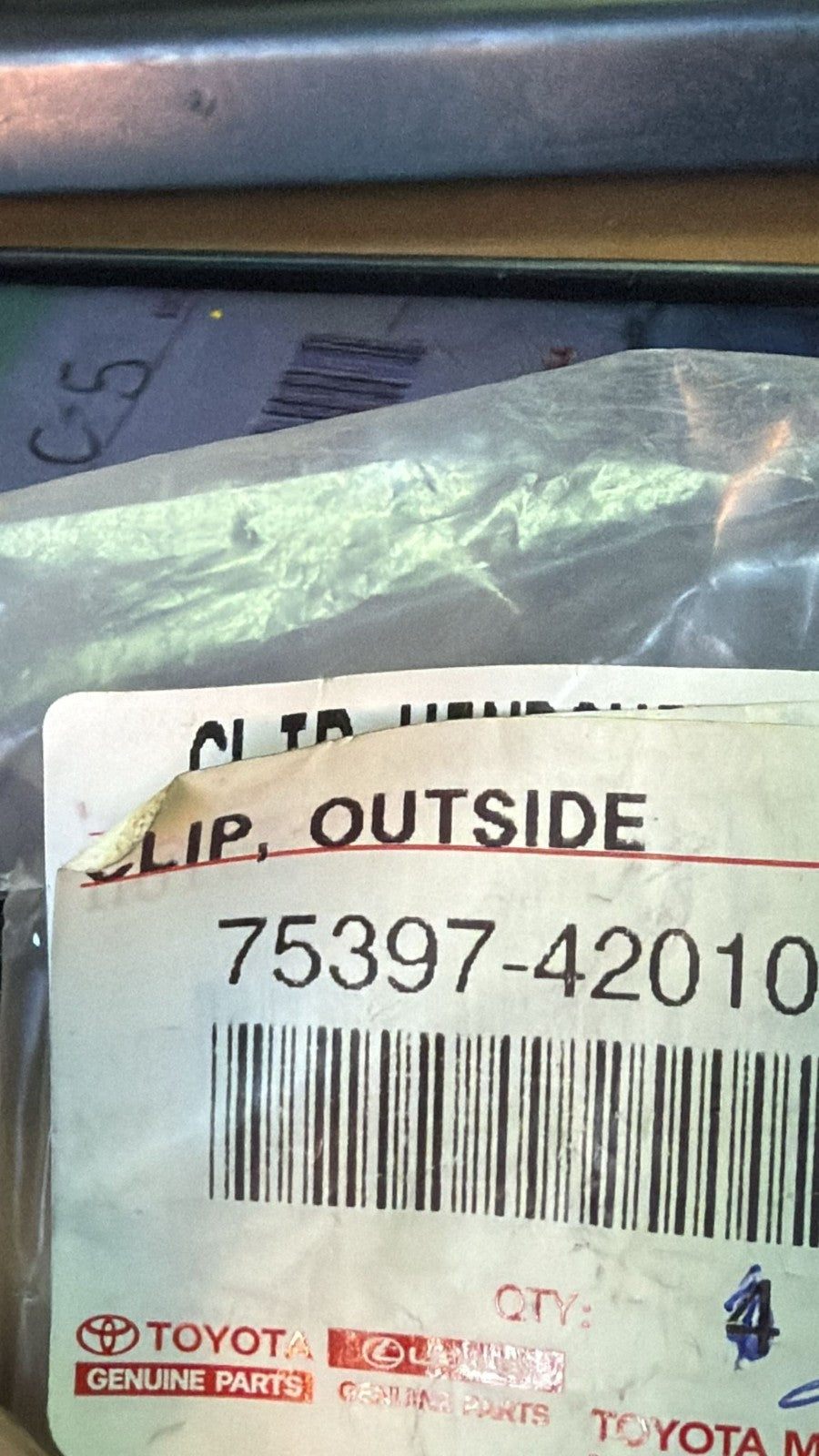 Clip Outside  Toyota RAV4 7539742010 75397-42010
