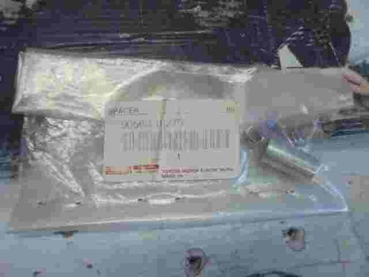 1 stuck  Spacer  Toyota Land Cruiser 100 9056010275 90560-10275