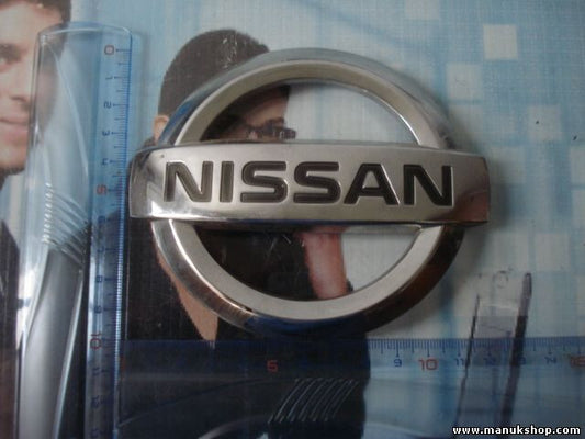 Emblem Logo vorne Nissan Primera P12 65890AU300 65890 AU300