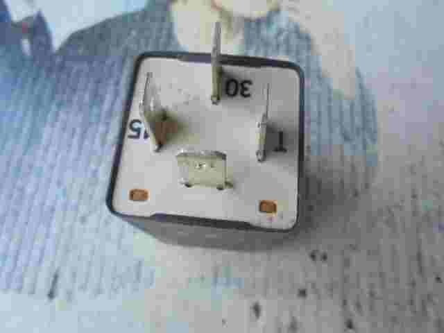 Relais  Saab 9000 9515099 95 15 099 898396 89 83 96 12V