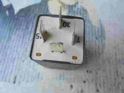Relais  Saab 9000 9515099 95 15 099 898396 89 83 96 12V