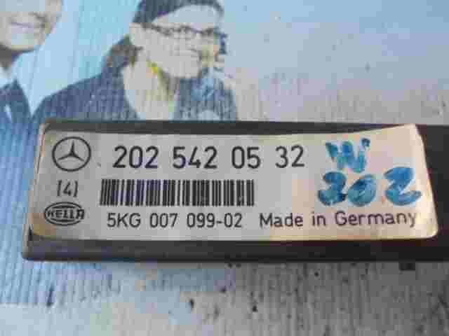 Steuergerät Lampenkontrolle  Mercedes-Benz W202 2025420532 HELLA 5KG00709902
