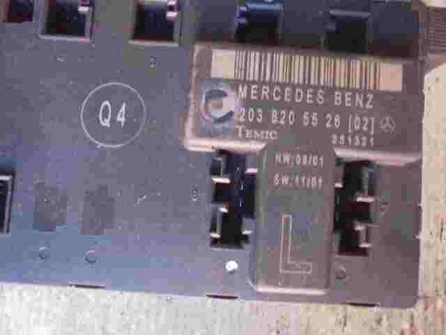 Türsteuergerät  Mercedes-Benz C-Klasse W203 2038205526 Q4 TEMIC 351321