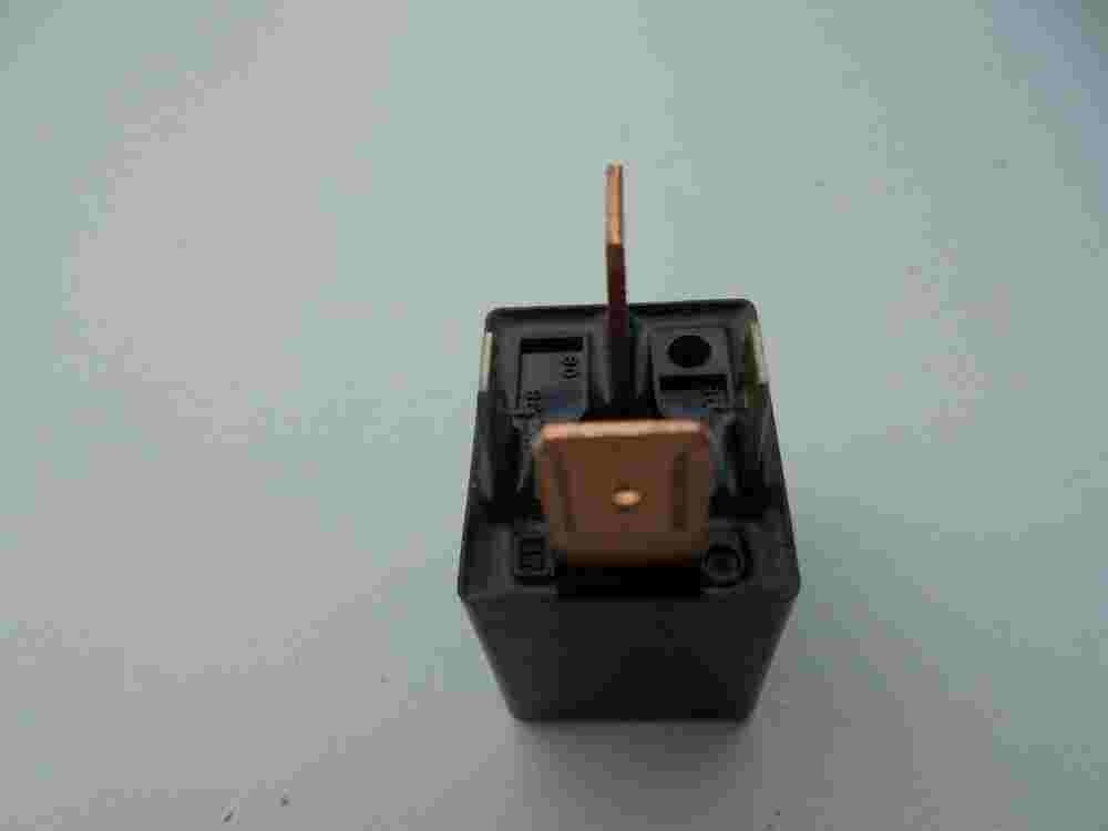 Relais Mitsubishi MR301978 GB1APF-12V ACB82201 M09