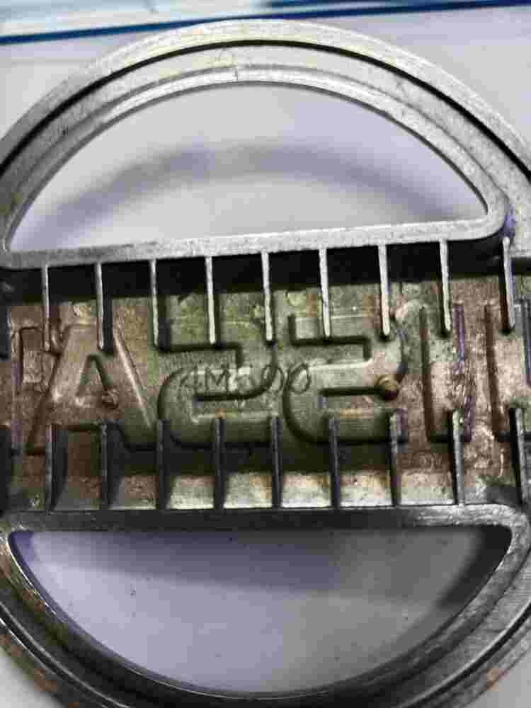 Emblem  Nissan Almera 628904M500 62890-4M500 13cm.