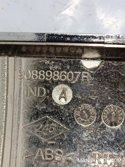 Emblem Dacia Sandero III 908898607R 90 88 986 07R