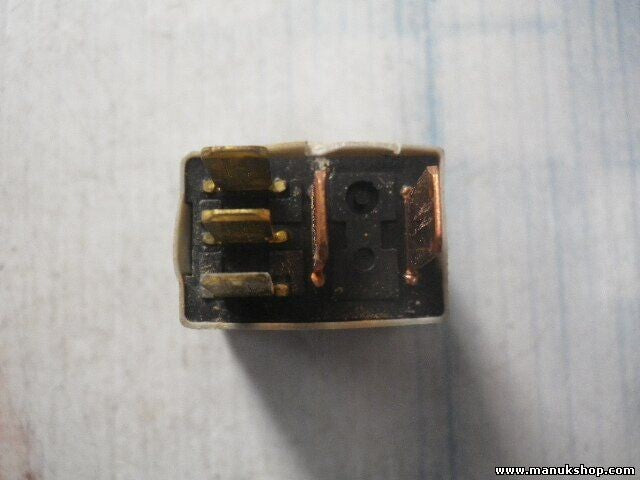 Relais Hyundai Kia Rio 952252D000 95225-2D000 95225 2D000 DC12V2010A OMRON FJDH